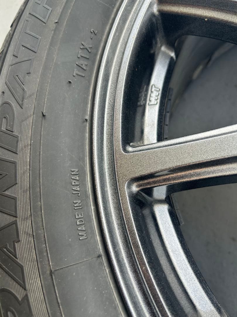 225/60R17 99Q スタッドレスタイヤ中古品　送料込み