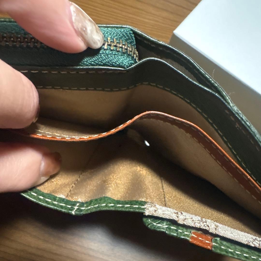 オリーブグリーン レザー 二つ折り財布