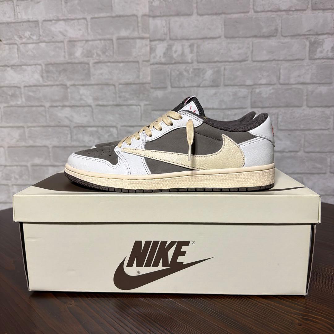Travis Scott × Nike Air Jordan 1 リバースモカ