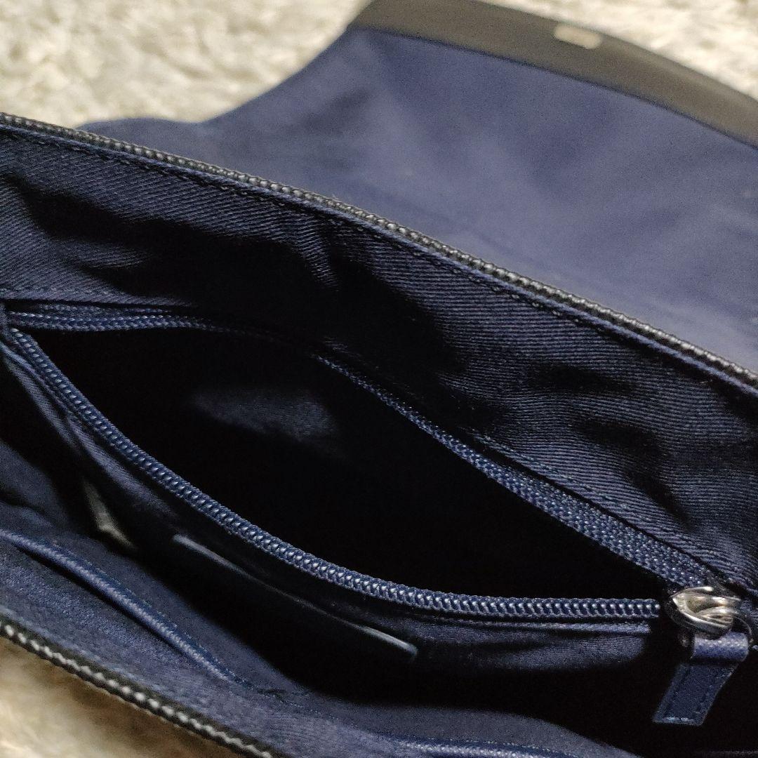 LACOSTE ラコステ メンズクラシック スリムフラップサッチェルバッグ 黒