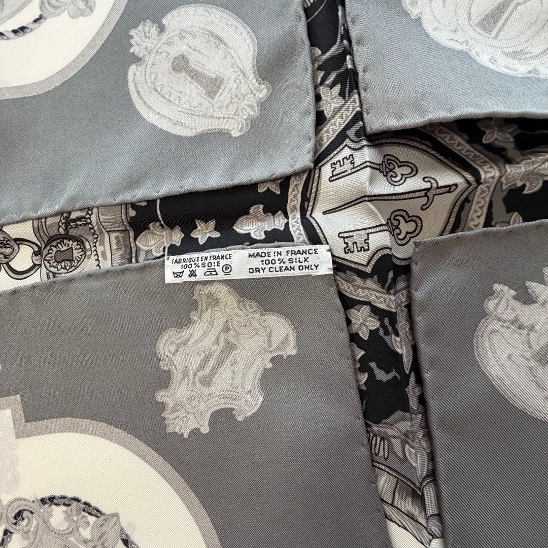 エルメス　カレ90 鍵柄　レ・クレ　グレー　スカーフ