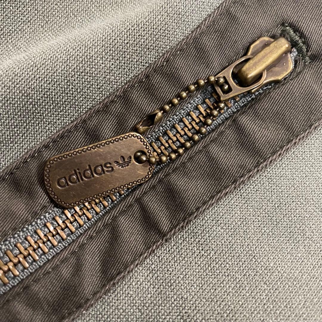 y2k アディダス　トラックジャケット　刺繍ロゴ　00s襟高　カーキ×カーキ