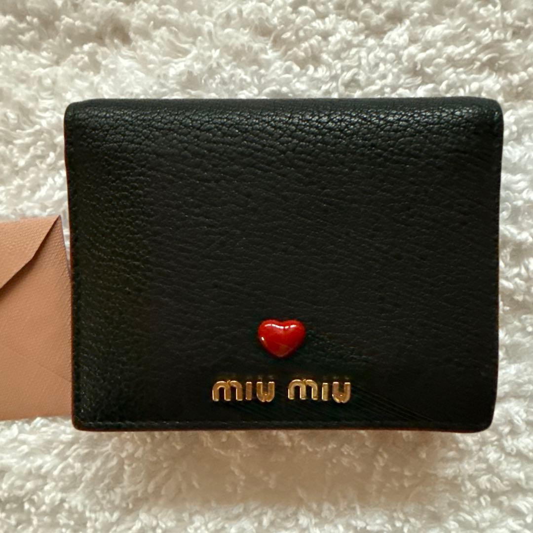 MIU MIU ミュウミュウ ハートモチーフ レザー 二つ折り　箱付き 正規品