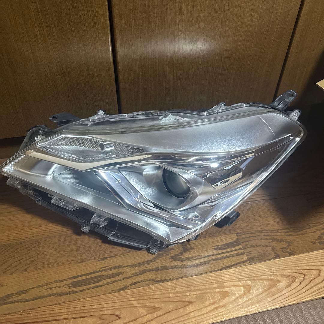 ヴィッツ 左 ヘッドライト ハイブリッド