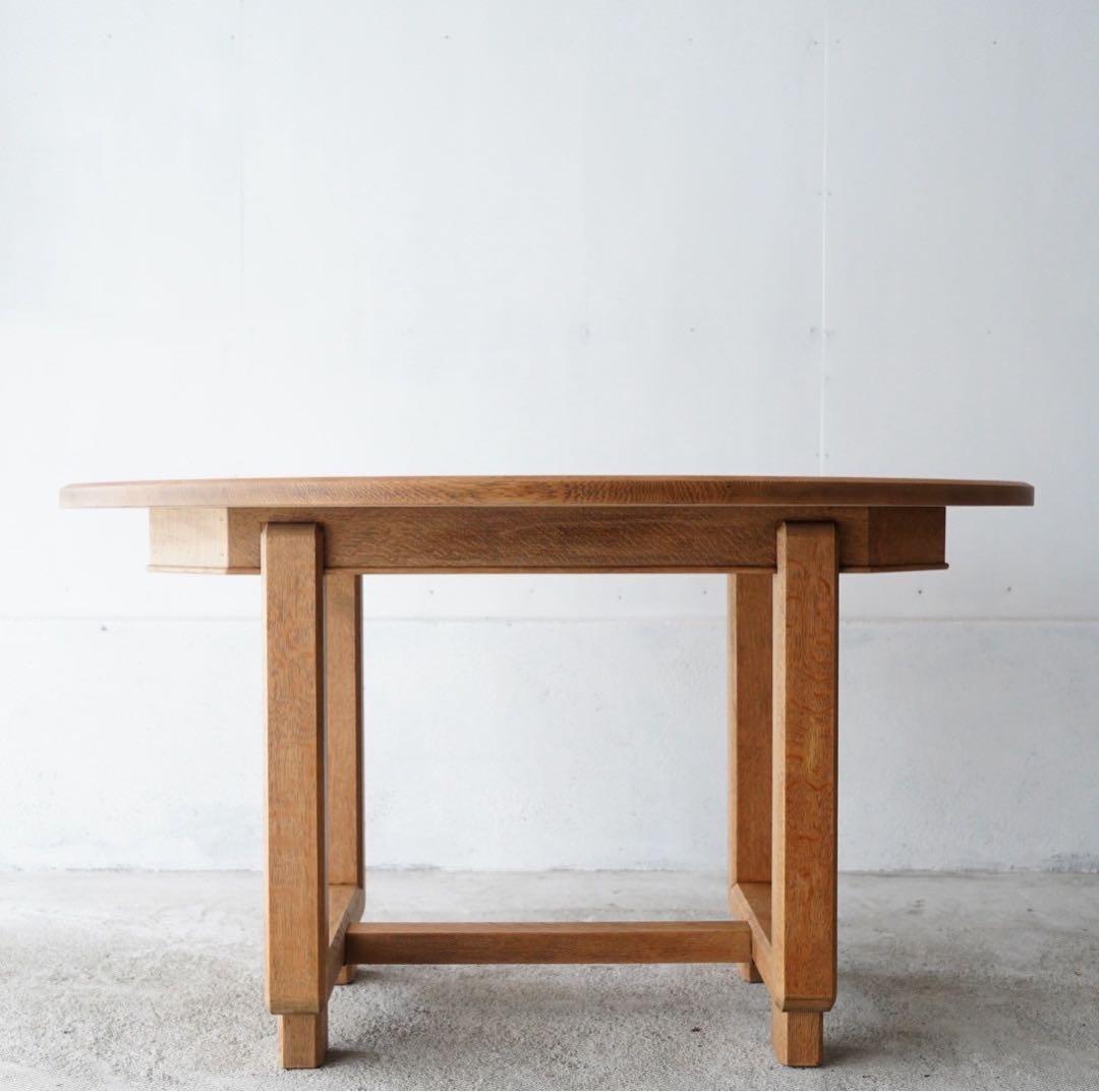 古い楢材のテーブル