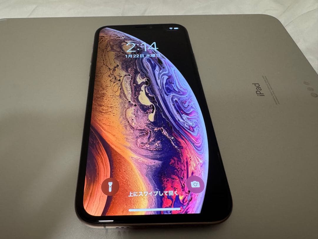 猫*様 iPhone xs gold 64gb