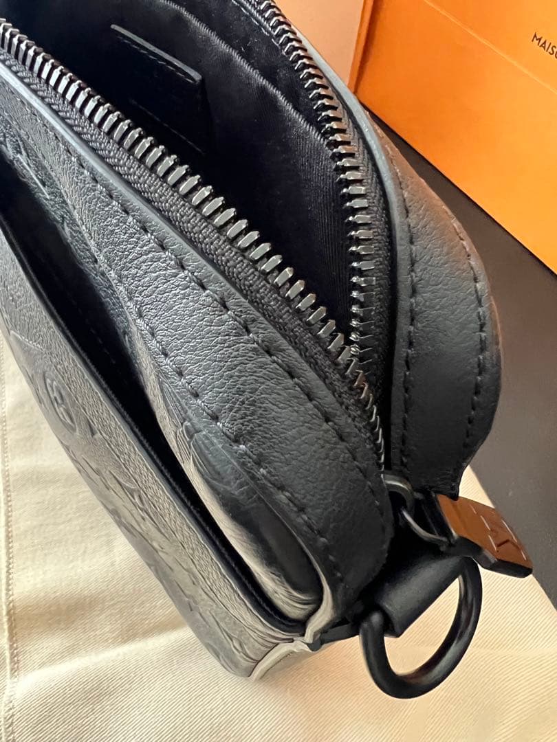 新品同様◎ルイヴィトン トリオ•メッセンジャー モノグラム・シャドウM46602