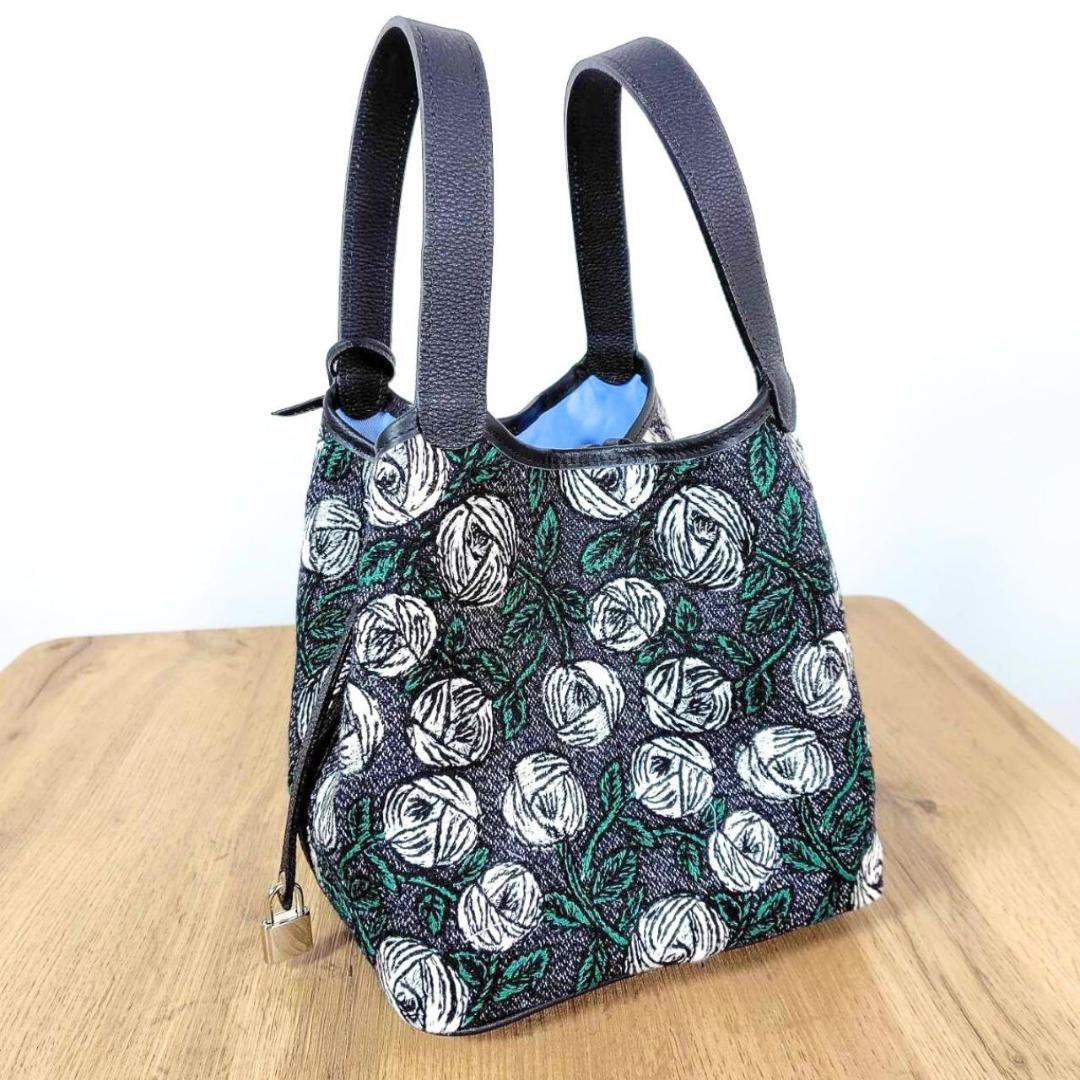 ミナペルホネン/2025rosyロージィーネイビ/牛革ブラックロックトート