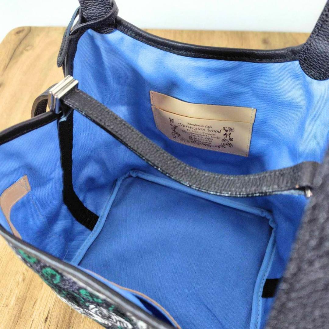 ミナペルホネン/2025rosyロージィーネイビ/牛革ブラックロックトート