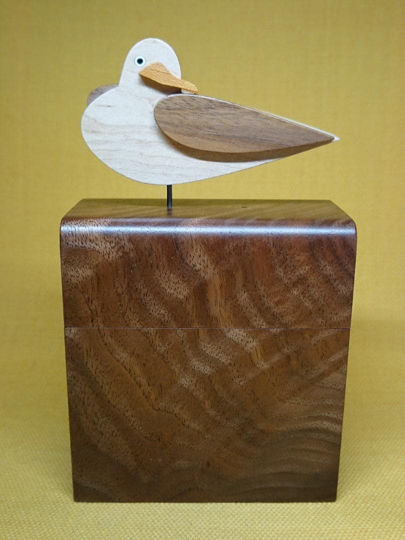 【美品】トリ　鳥　小物入れ　天然木　置物　インテリア　工芸品　美術品　A3397