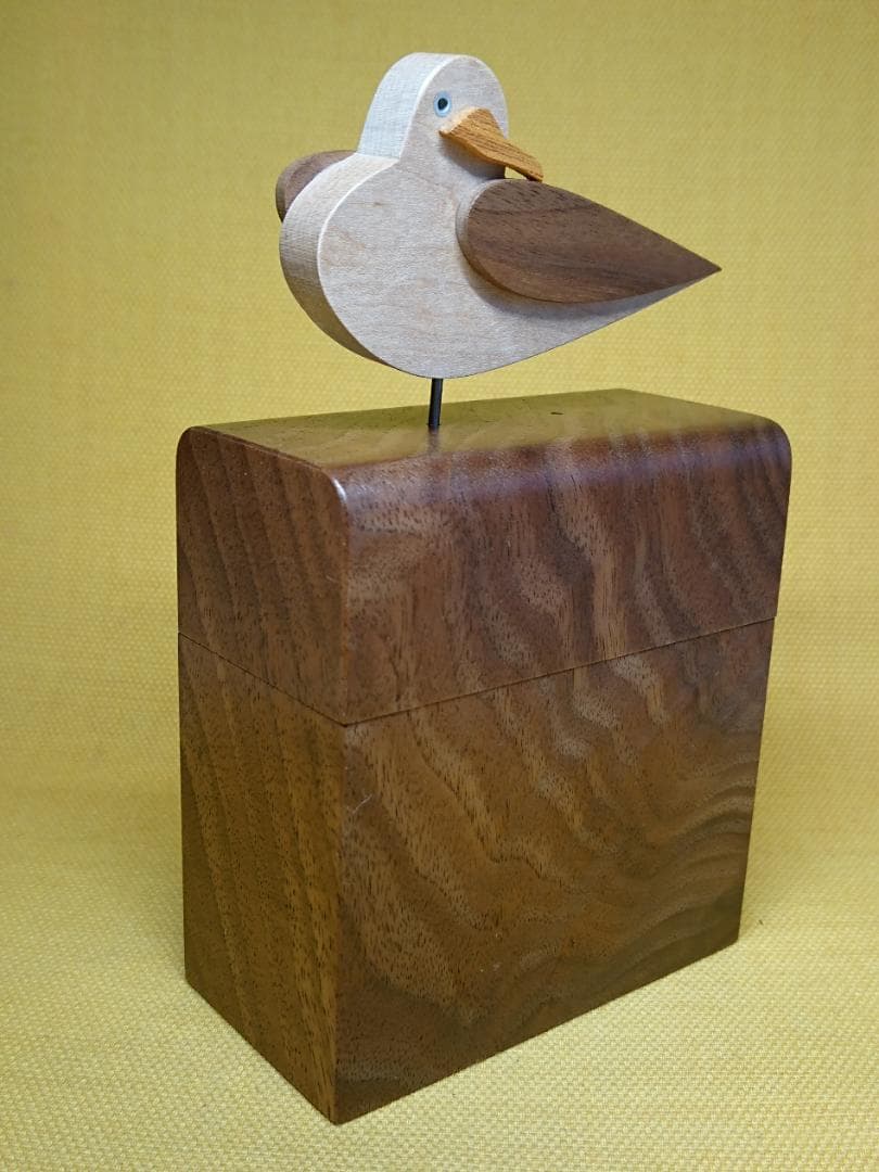 【美品】トリ　鳥　小物入れ　天然木　置物　インテリア　工芸品　美術品　A3397