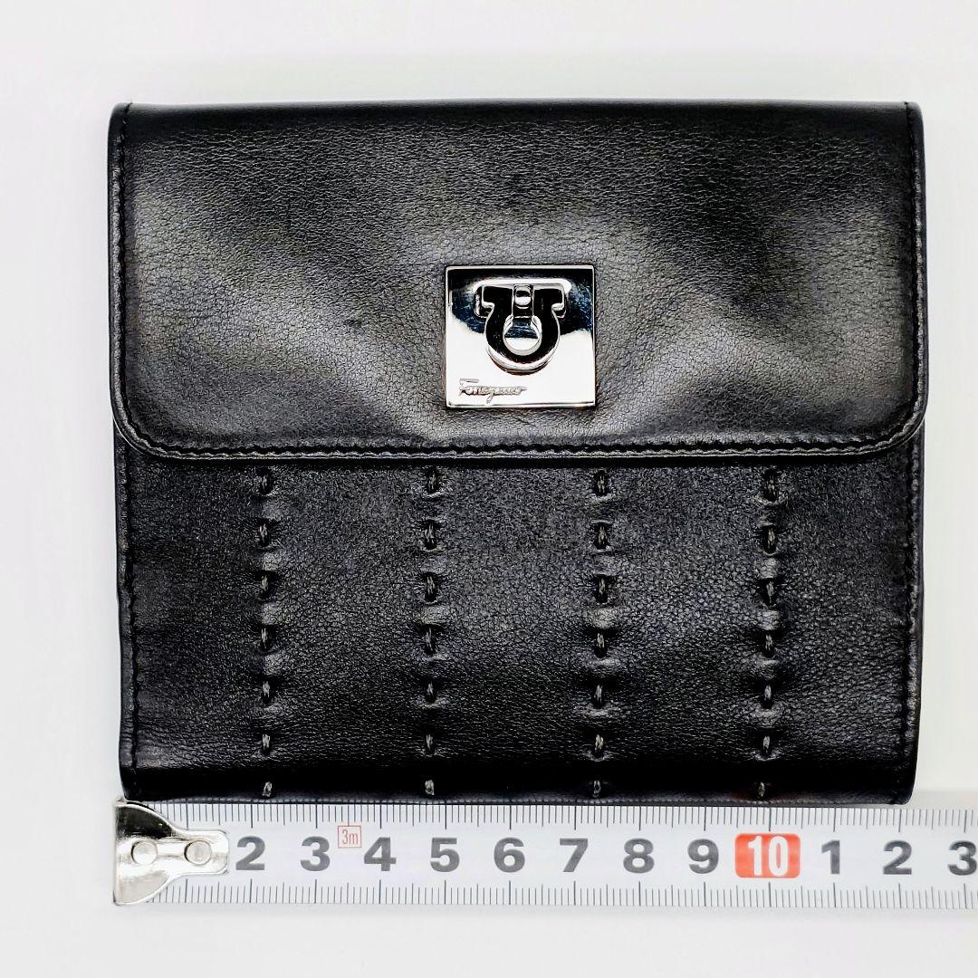 Salvatore Ferragamo フェラガモ　ブラック レザー二つ折り財布