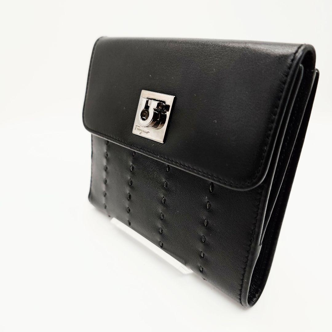 Salvatore Ferragamo フェラガモ　ブラック レザー二つ折り財布
