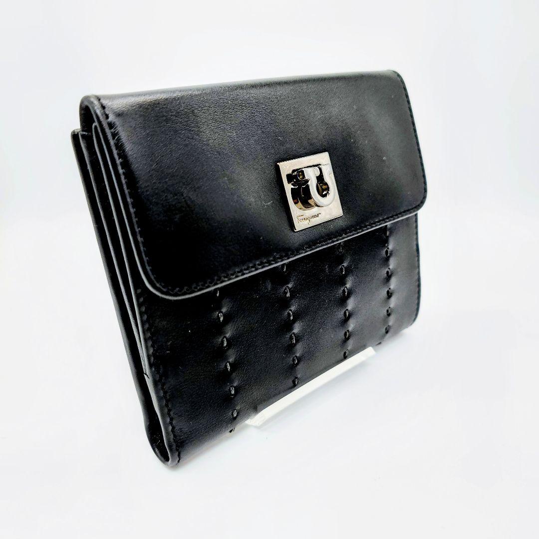 Salvatore Ferragamo フェラガモ　ブラック レザー二つ折り財布