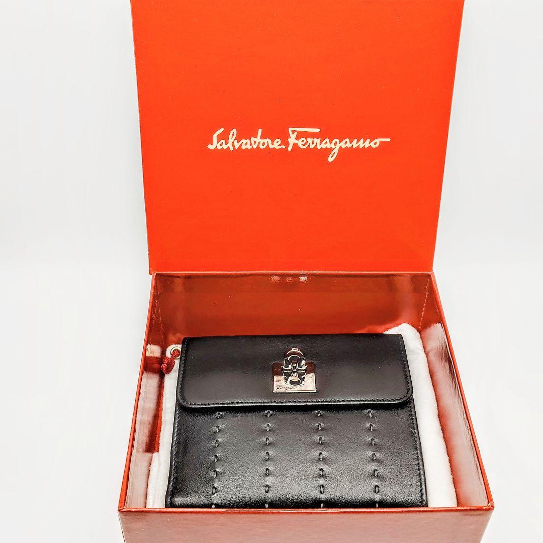 Salvatore Ferragamo フェラガモ　ブラック レザー二つ折り財布