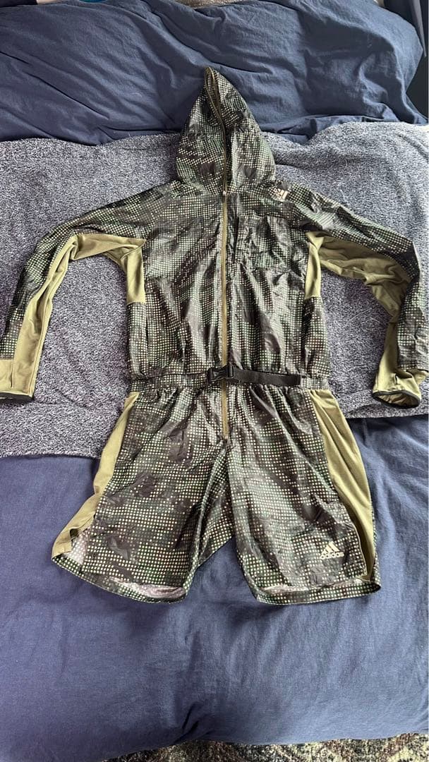 アディダスadidas オールインワン　Lサイズ　グリーン系