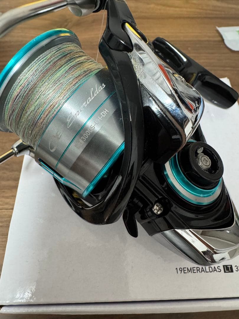 ダイワ Emeraldas LT 3000S-CH-DH スピニングリール