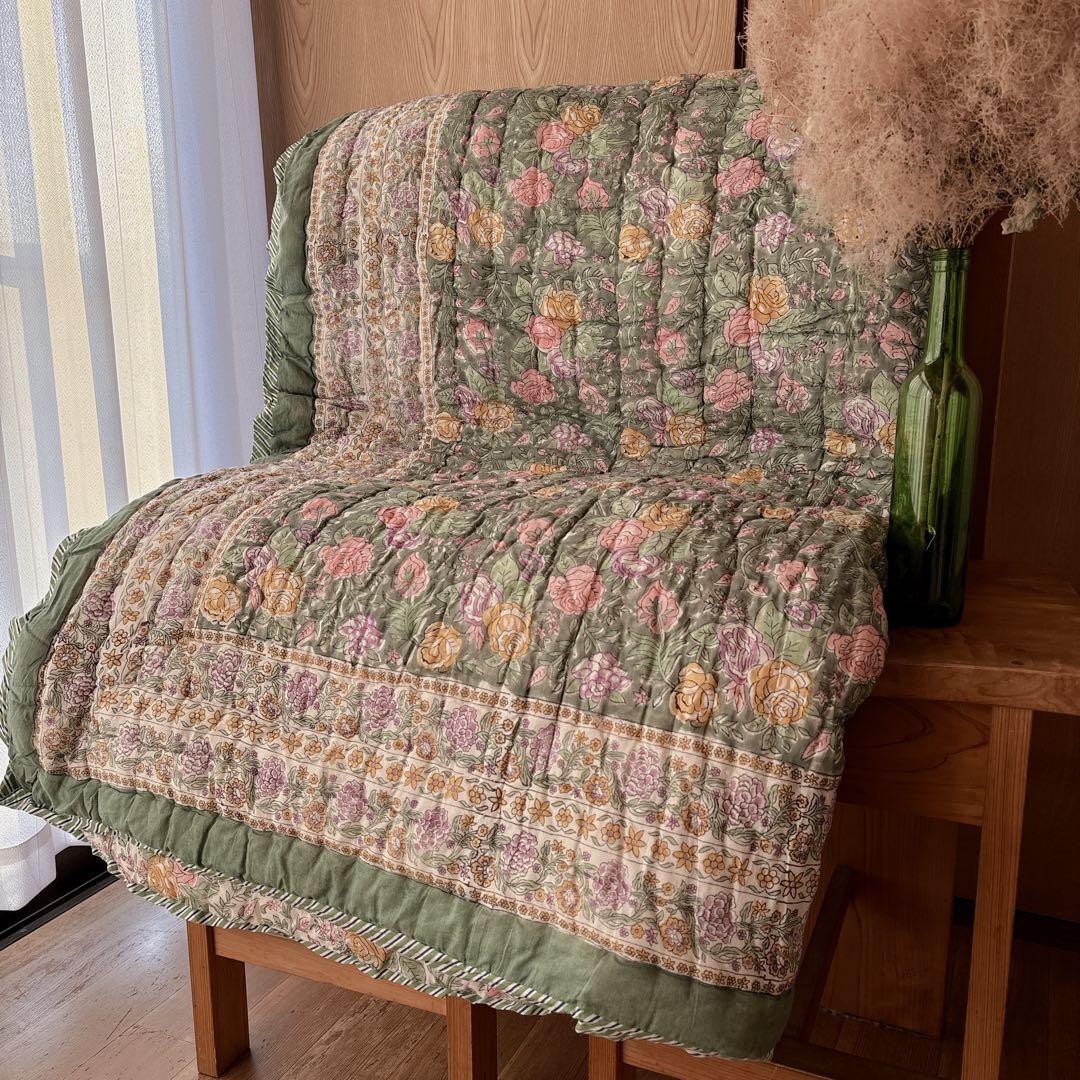 未使用※大判　インド ブロックプリント 中綿入りキルト 　ローズガーデン　ラグ