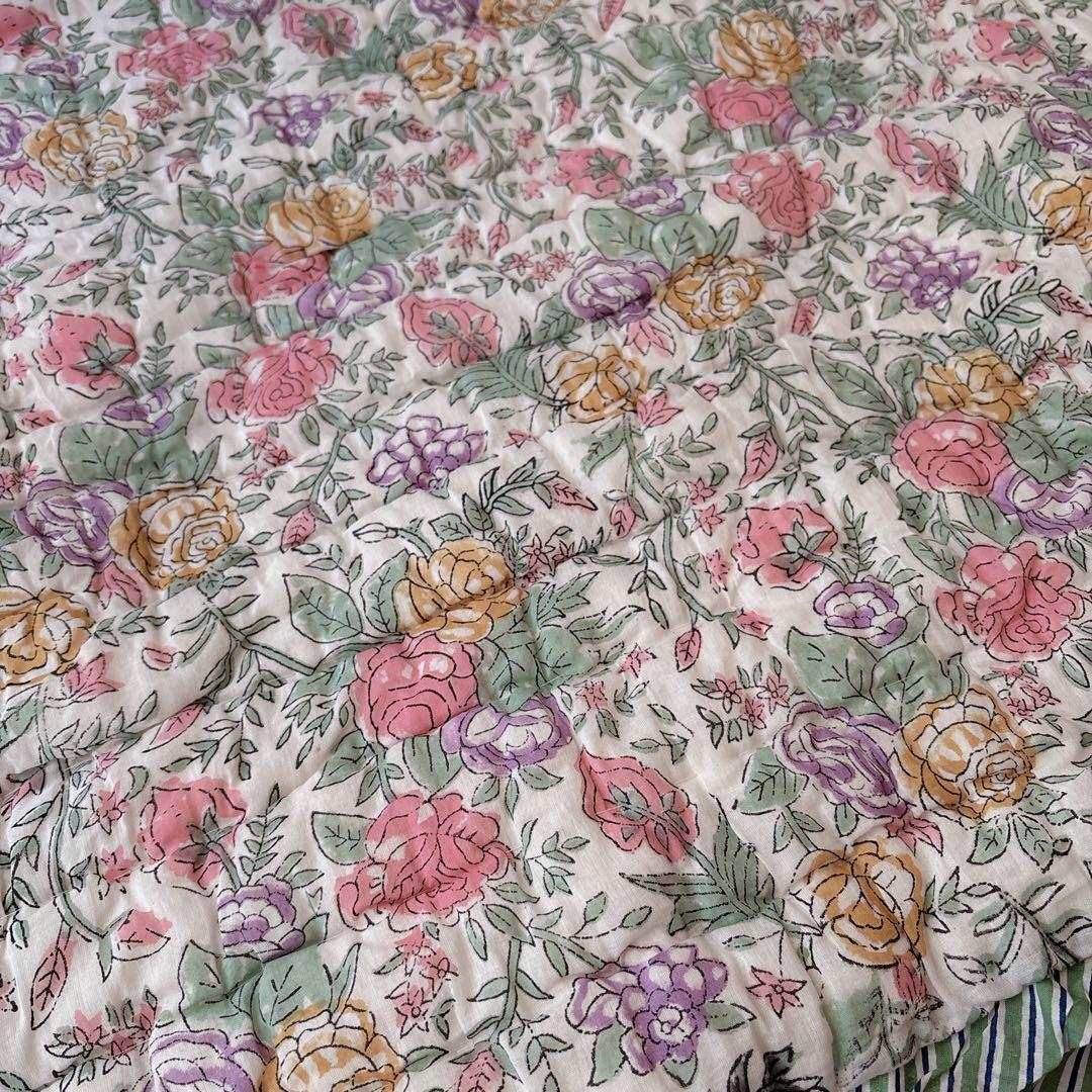 未使用※大判　インド ブロックプリント 中綿入りキルト 　ローズガーデン　ラグ