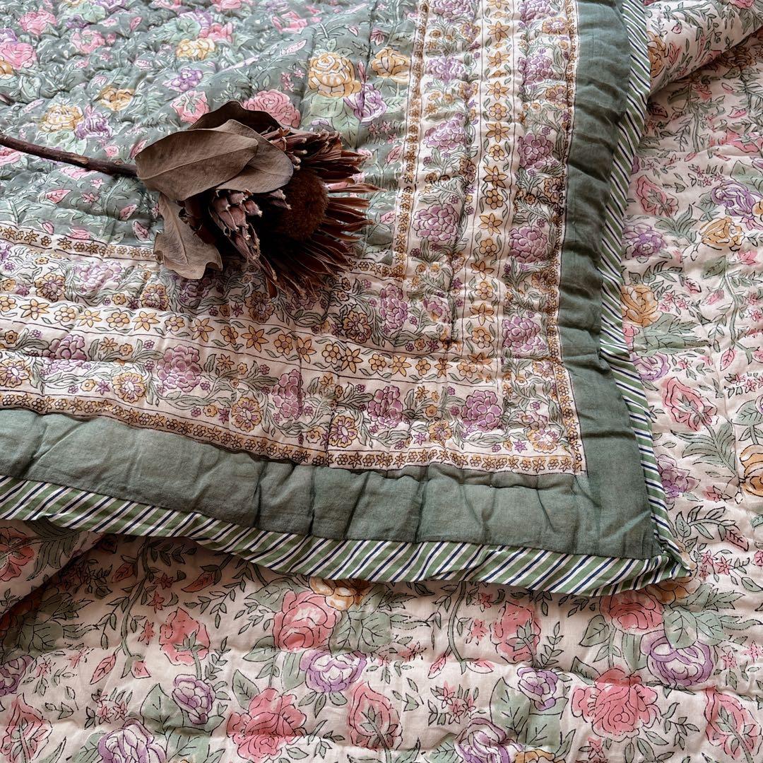 未使用※大判　インド ブロックプリント 中綿入りキルト 　ローズガーデン　ラグ