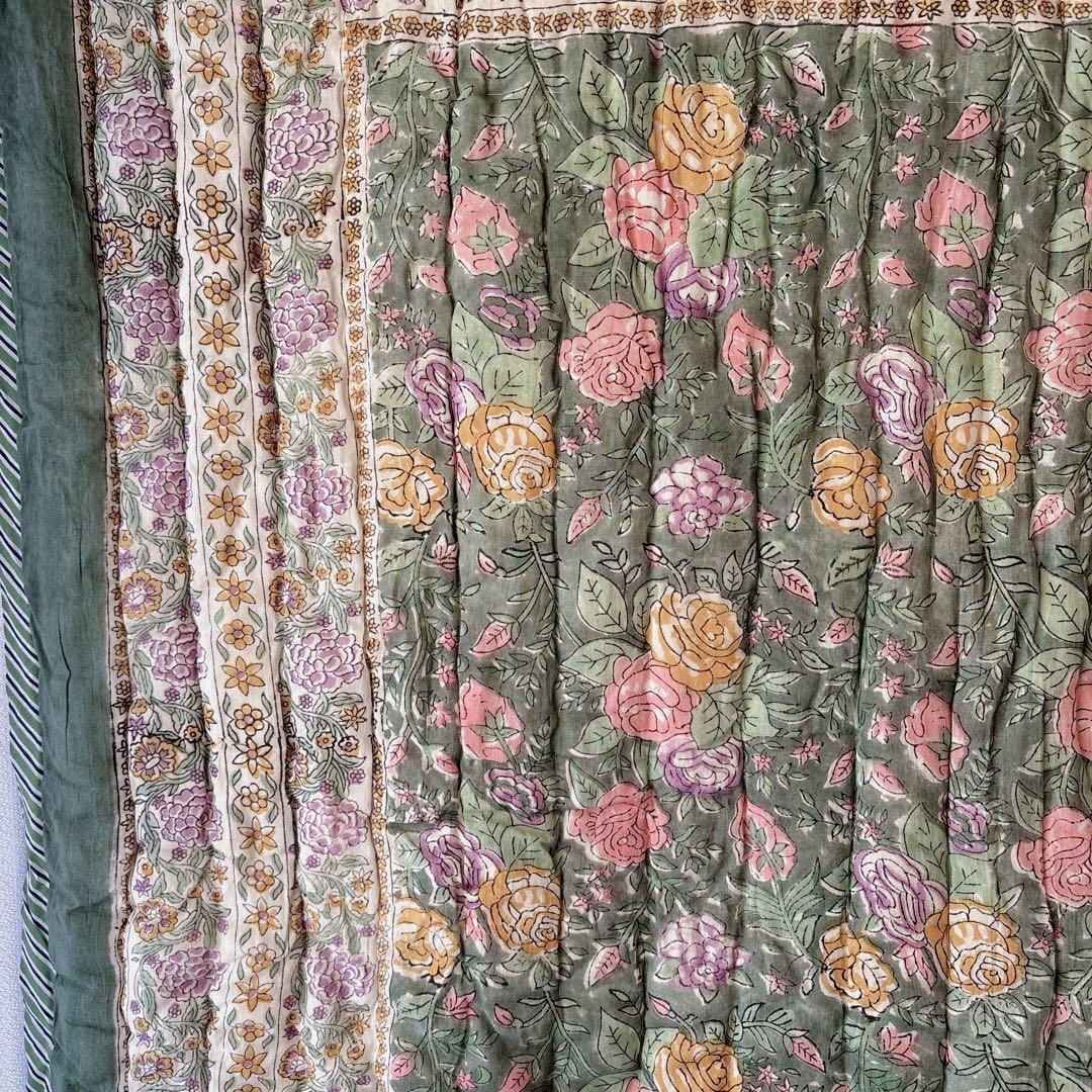 未使用※大判　インド ブロックプリント 中綿入りキルト 　ローズガーデン　ラグ