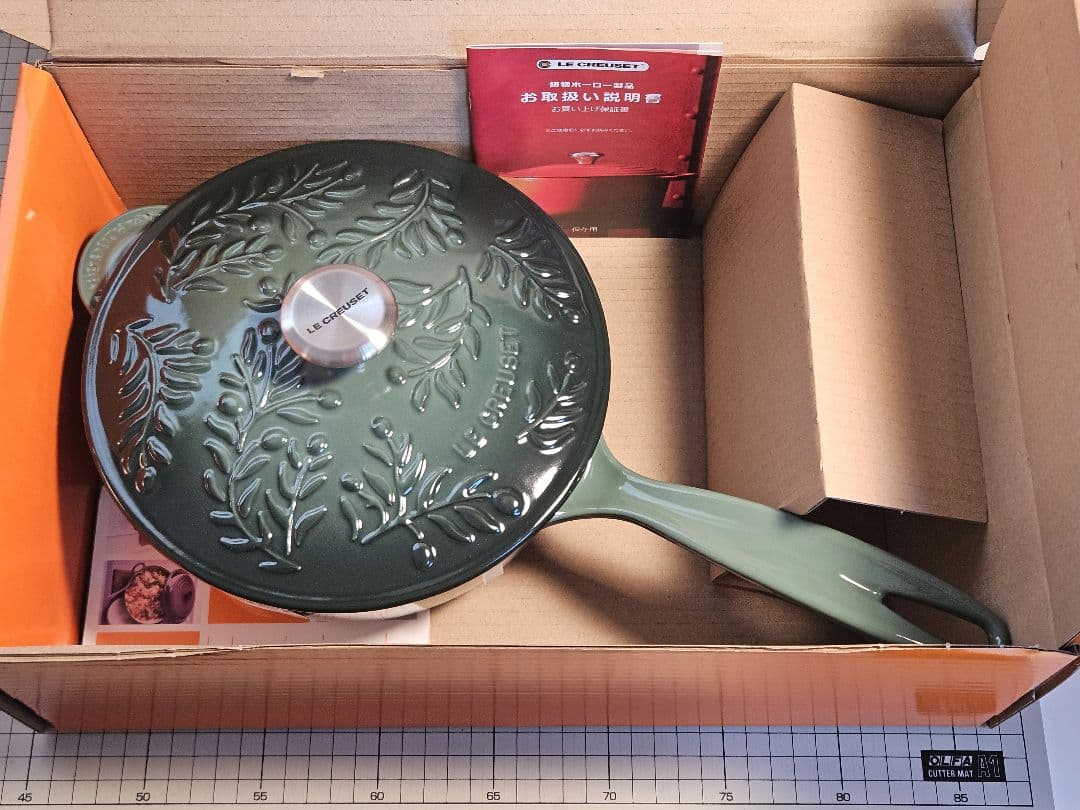 ル・クルーゼ　21cm アーティチョーク　クリスマス　片手鍋　オリーブ　限定