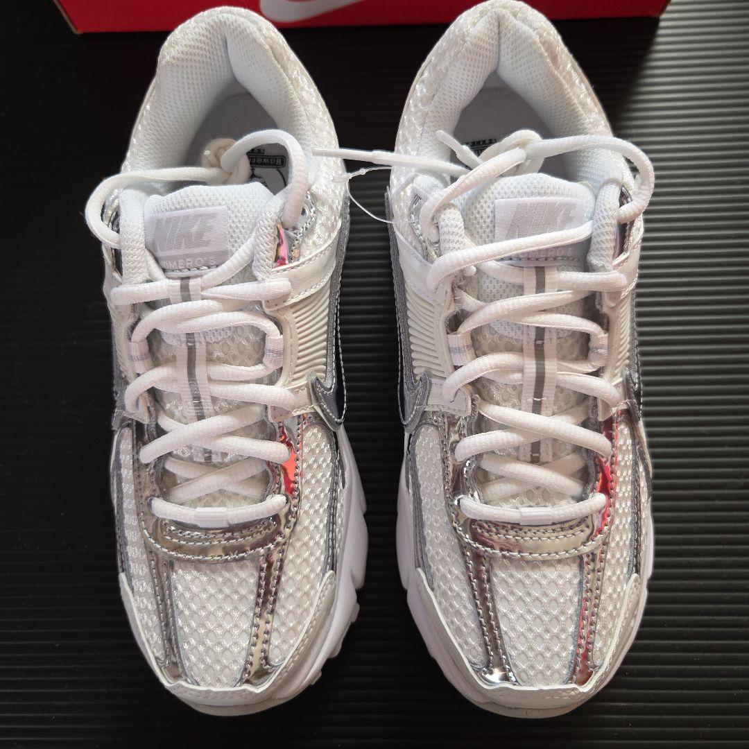 未使用❗W ナイキ ZOOM VOMERO 5 メタリック23cm.