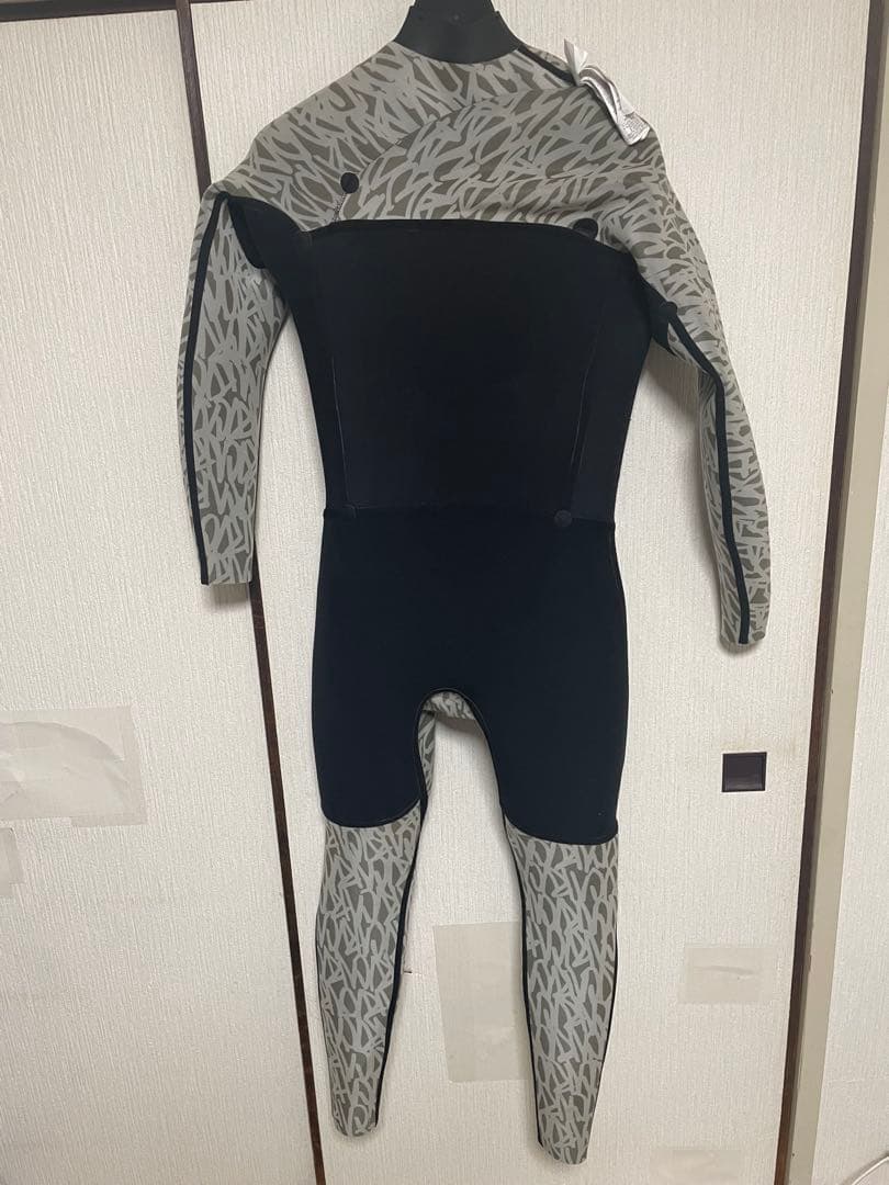 【最終価格】RVCA 4/3mm チェストジップ フルスーツ