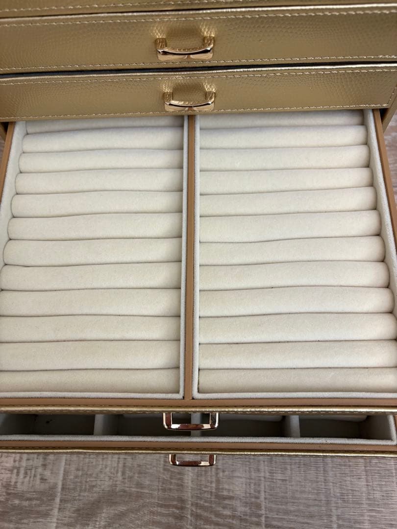 美品　ジュエリーボックス　10段　ゴールド　金アクセサリー　指輪　時計　腕時計