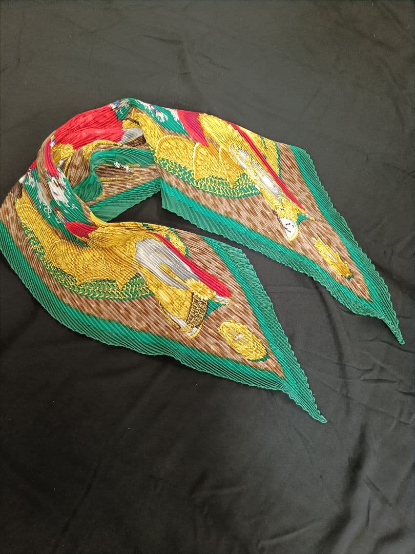 ★未使用級美品★エルメス　プリーツスカーフ　カレ　マルチカラー　シルク