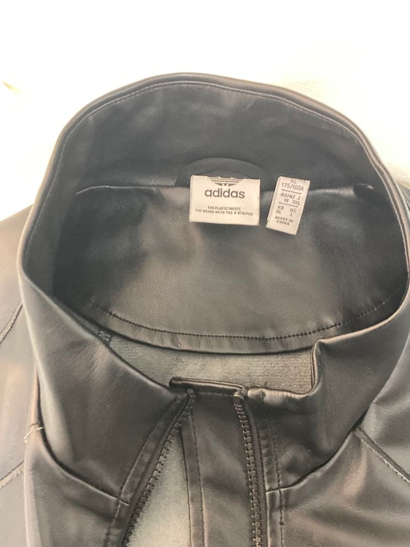 adidas originals ブラック レザージャケット
