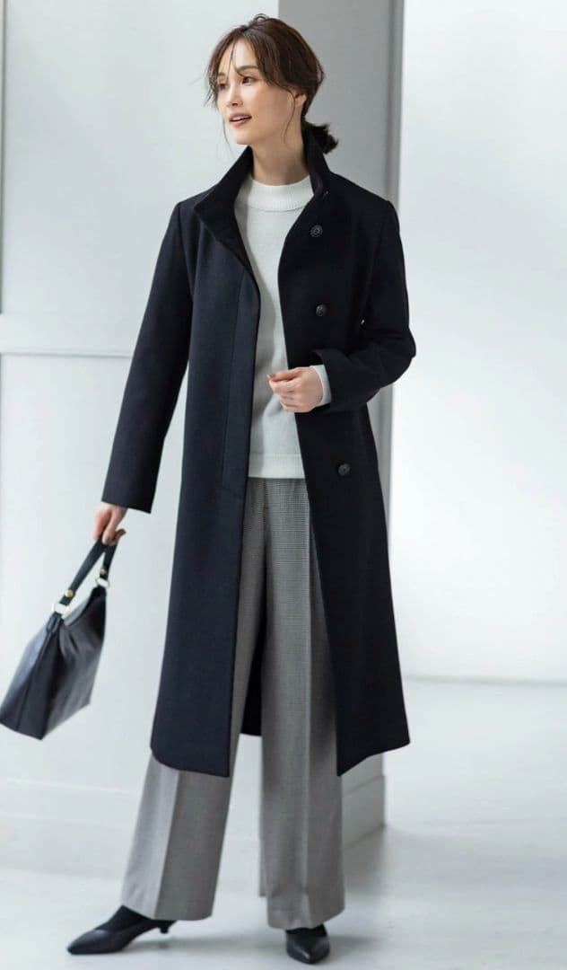 ウエストベルト付き黒ロングコート