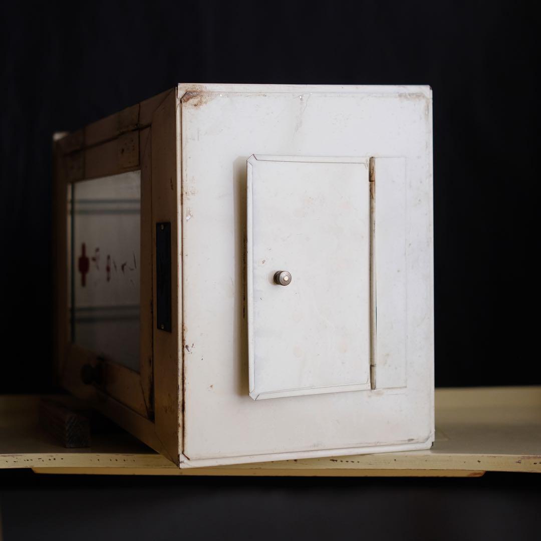 クリーム色の救急箱 昭和レトロ調 vintage金属医薬箱