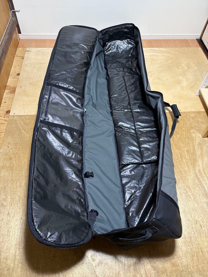 スノーボード ケース スノーボード キャスター付きケース DAKINE ケース