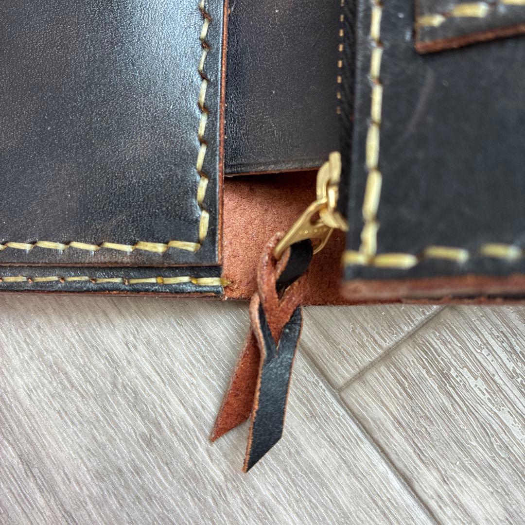 訳あり安値【茶芯ブラック】ミドルトラッカーウォレット　真鍮　お札を折らずに収納