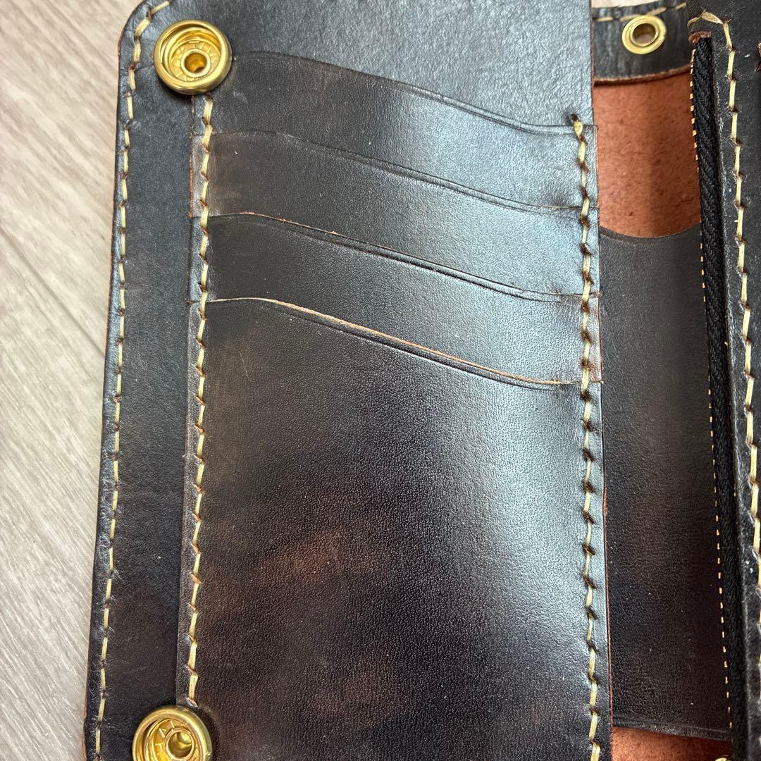 訳あり安値【茶芯ブラック】ミドルトラッカーウォレット　真鍮　お札を折らずに収納