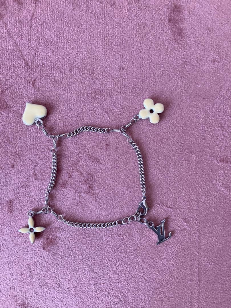 スウィート モノグラム ハート チェーン ブレスレット シルバー/ベージュ