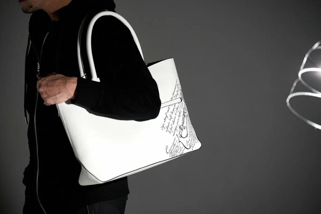 希少　限定品　ベルルッティ　トゥジュール　白　カリグラフィー　トートバッグ