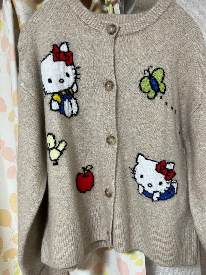 【ZARA】ハローキティ ニットカーディガン