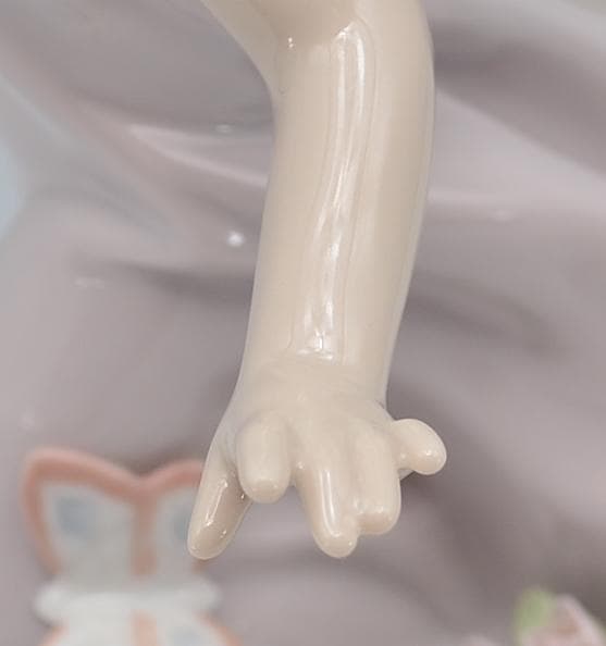 チョウの妖精　＃6875　★リヤドロ　スペイン　ポーセリン　光沢仕上げ　リタイヤ