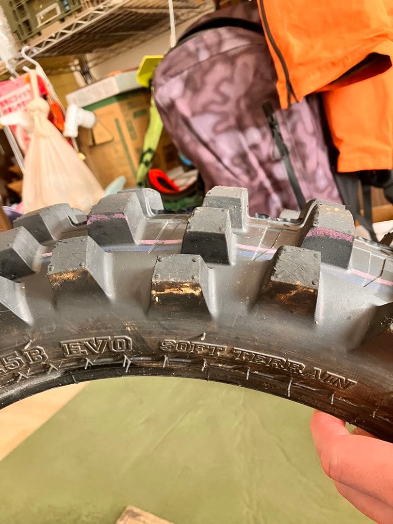 IRC M5B EVO 120/80-18 リアタイヤ　エンデューロ