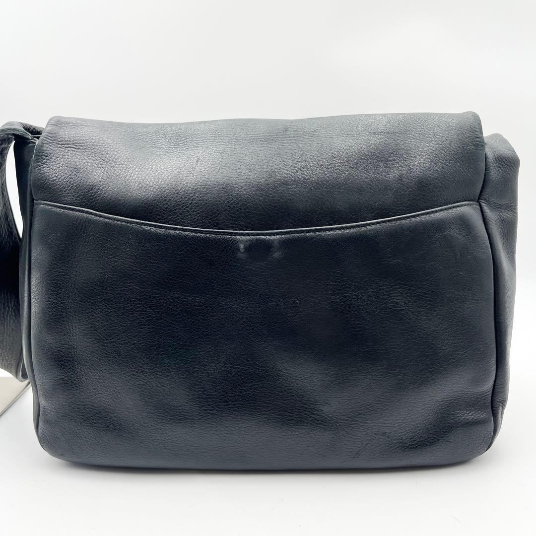 希少 フェラガモ ショルダーバッグ ガンチーニ 斜め掛け レザー メッセンジャー