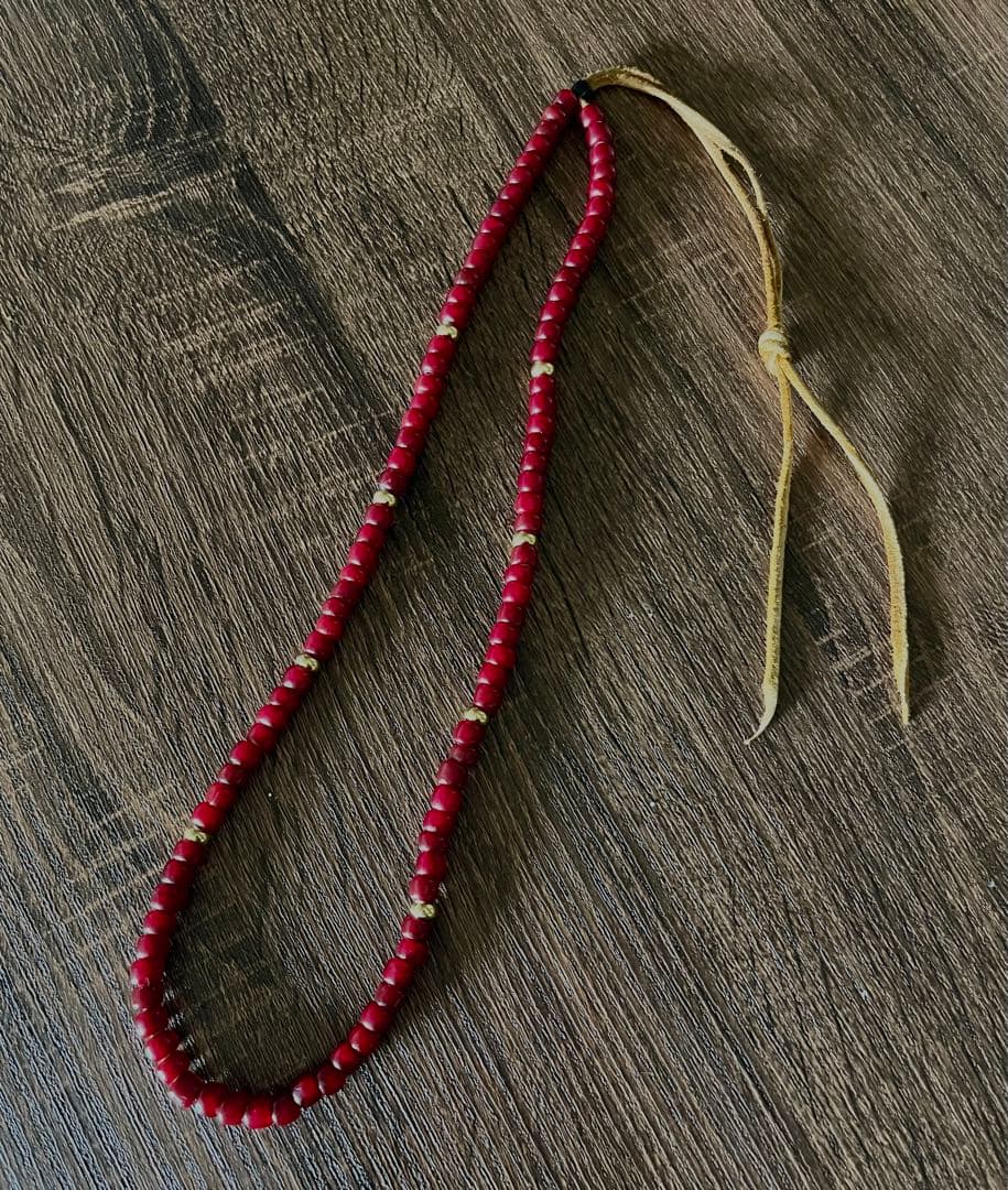 【超希少】極黒血赤ビーズ　ホワイトハーツ　アンティークビーズ　64cm 一連