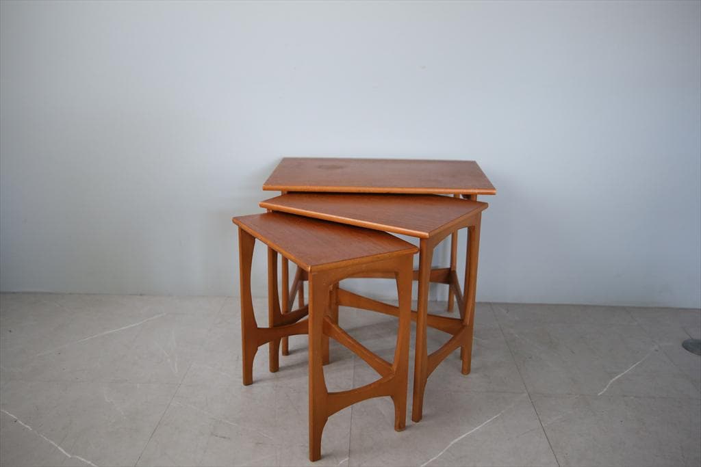 英国アンティーク木製ネストテーブル3台/収納式机/飾り棚/花台(92-85)