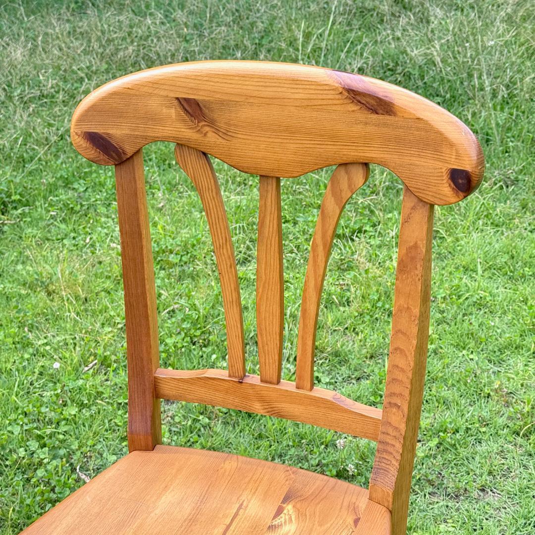 カントリー家具　ナチュラルな佇まいのダイニングチェア　パイン材