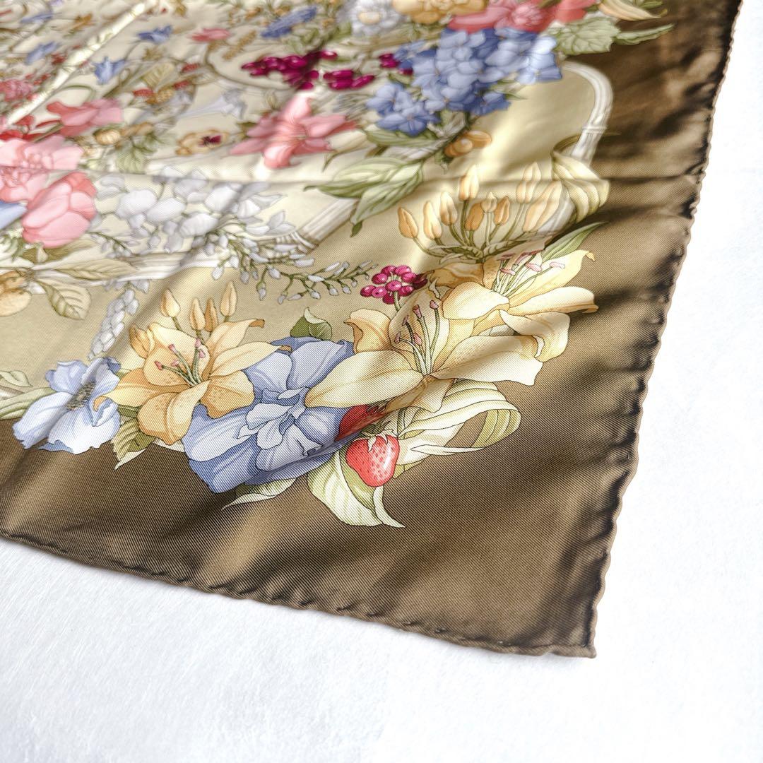 GUCCI グッチ シルクスカーフ 花柄 フラワー　ストール ショール