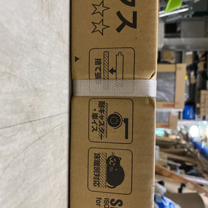 新品未使用になります。保管してあったので段ボールが破れていますが傷はありません。