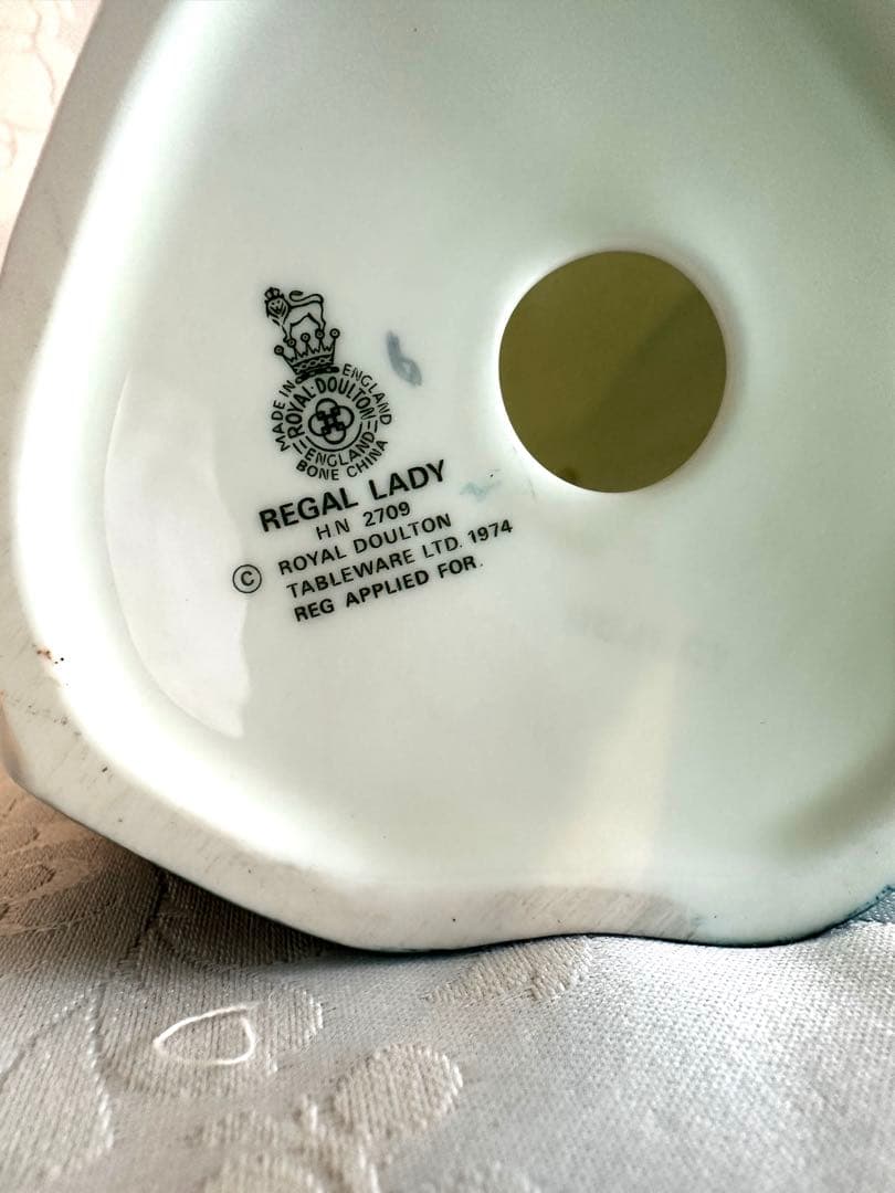 ロイヤルドルトン　フィギュリン