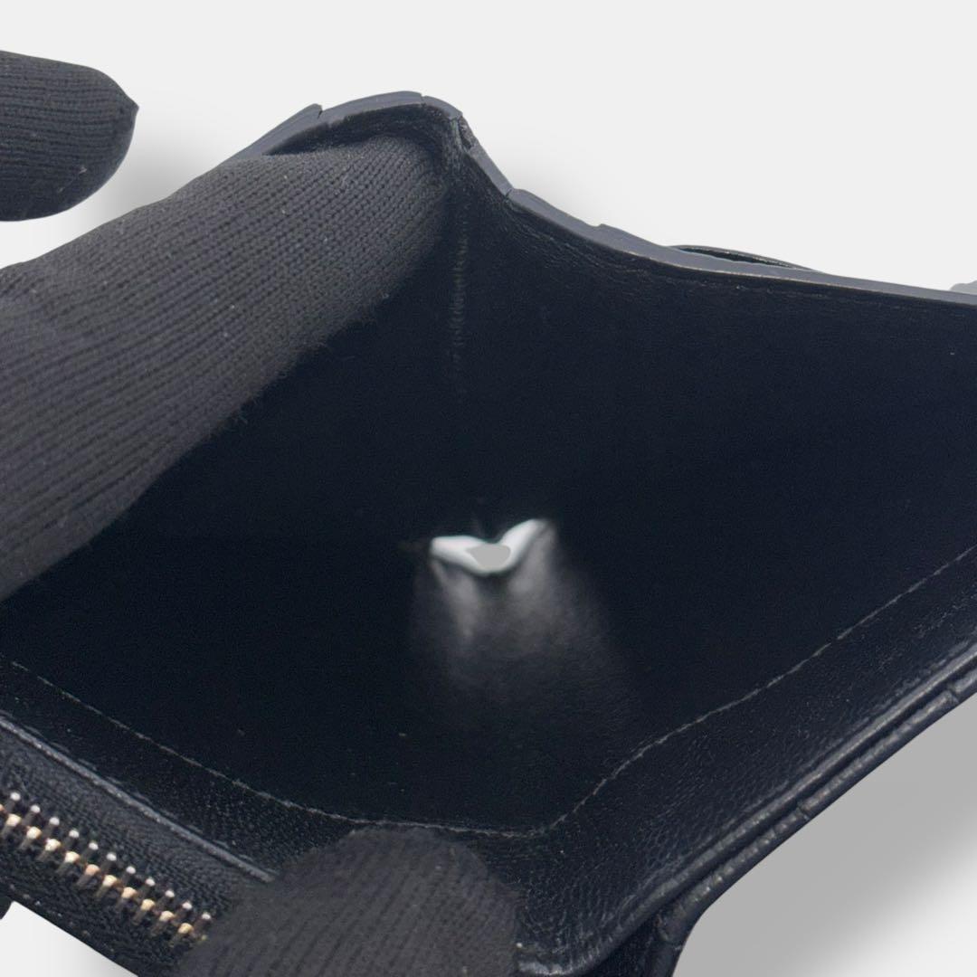 極美品 サンローラン 2つ折り財布 カサンドラ Vステッチ ロゴ金具 レザー 黒
