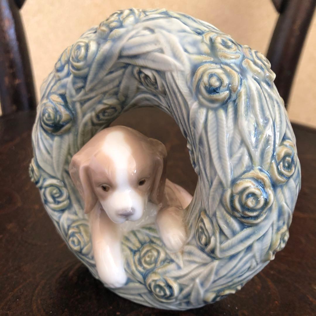 リアドロ　仔犬とバラ